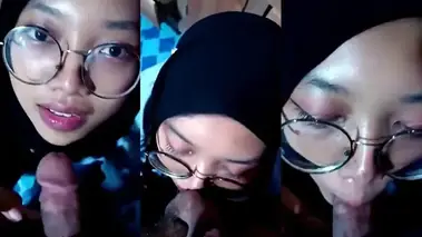 Bokep Jilbab Nanda Mahir Servis Alat Vital Kost poster