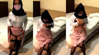 Bokep Jilbab Sekretaris Kacamata Ngentot poster
