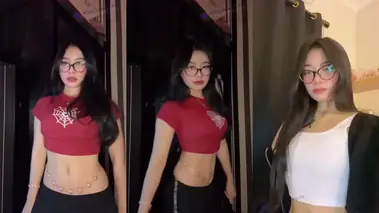 Dokumentasi Gadis Cantik Live Bersantai Kasur Becek poster