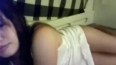 Dokumentasi Gadis Daster Putih Cantik Live Kasur poster