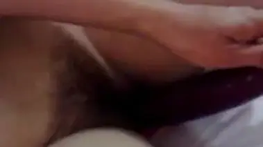 Gadis Cantik Pasrah Goyang Kasur Bareng Pria poster