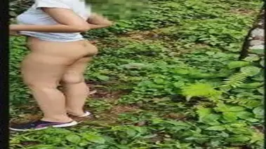 Gadis Cantik Pasrah Goyang Kasur Hujan Gerimis poster