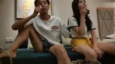 Gadis Cantik Pasrah Goyang Kasur Usai Santai poster
