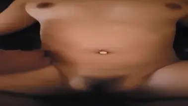 Gadis Seksi Perut Mulus Pamer Tindik Pusar Kost poster