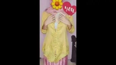 Ukhti Berkebaya Pink Pamer Kelenturan Bikin Pria Terpukau poster