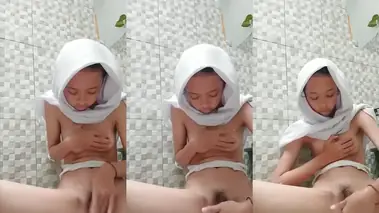 Ukhti Hijab Cantik Live Bersantai Kasur WC poster
