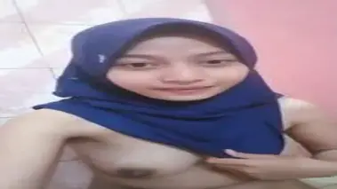 Ukhti Melly Hijab Cantik Part 1 Bersantai Kasur poster